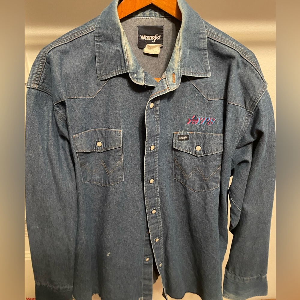 Wrangler size 18x36 Western Jean style button down shirt